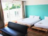Standard Triple room with city view