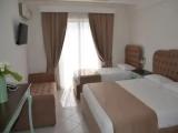 Standard Triple room with sea view