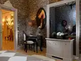 Twin Suite with canal view
