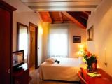 Standard Double room with partial view