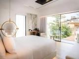 Luxury Suite with balcony