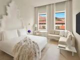 Deluxe Double room with street view