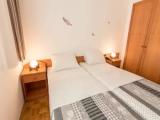 Standard Triple room with park view