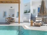 Standard room with pool view