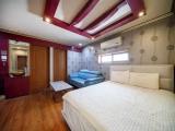 2 Bedrooms Quadruple Family Apartment with city view