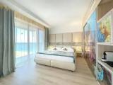 Junior Suite with balcony and with partial sea view