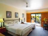Standard Triple room with pool view