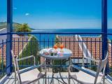 Standard room with balcony and with partial sea view