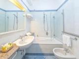 Standard Triple room with sea view