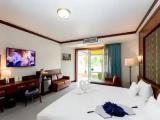 Executive Suite with pool view
