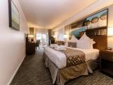 Standard room with partial ocean view