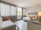 Deluxe room with balcony and with partial sea view