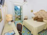 Standard Triple room with sea view