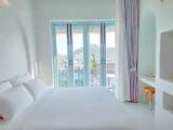 1 Bedroom Superior room with balcony and with mountain view