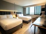 Twin room with Runways view