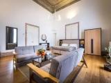 Suite with city view