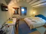 Apartment with partial sea view