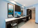 Deluxe Triple room with pool view