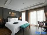 Suite with balcony and with street view