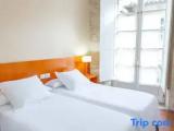 Standard Double room with street view