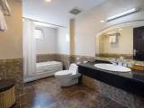 Deluxe Triple room with city view