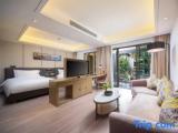 Standard Twin room with garden view