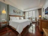 Standard Triple room with city view