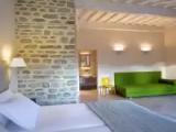 Standard Triple room with courtyard view