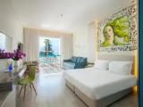 Suite with balcony and with pool view