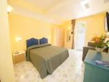 Standard Triple room with sea view