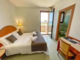Standard Triple room with sea view