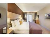 Connecting room