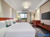 Suite with lake view