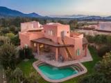 2 Bedrooms Villa