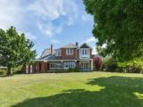 5 Bedrooms Cottage