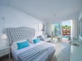 Double room with pool view
