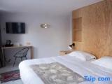 Standard Triple room with city view