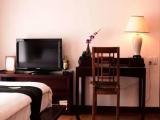 Suite with city view