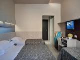 Deluxe Quadruple room with partial sea view