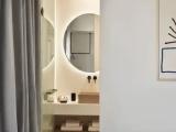 Suite with city view