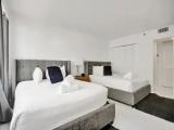 Standard room with balcony and with partial ocean view
