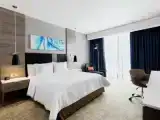 W/floor to Ceiling Windows Double room