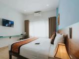 Deluxe Triple room with pool view