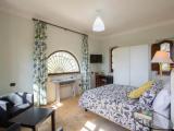 2 Bedrooms Classic Apartment