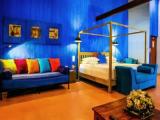 Suite with pool view