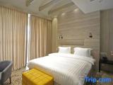 Suite with pool view