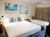 Standard Triple room with lake view