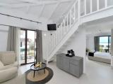 Grand Suite with pool view