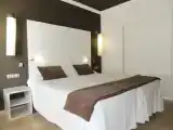 Standard Triple room with pool view