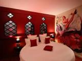 Moulin Rouge Round Bed Double room